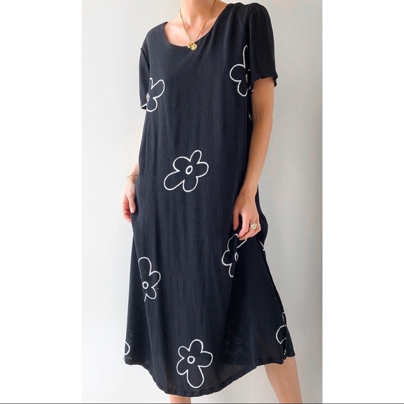 Vintage 90s black daisy print crinkle relaxed fit short sleeve maxi midi dress - Picture 2 of 5
